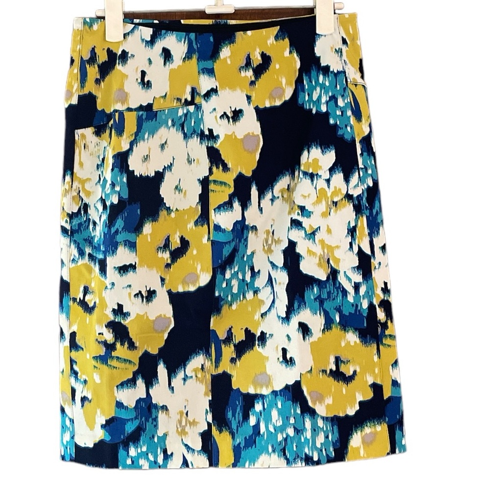 NWT, Lyssé, pencil‎ skirt, size medium, blue, gold & white floral pattern